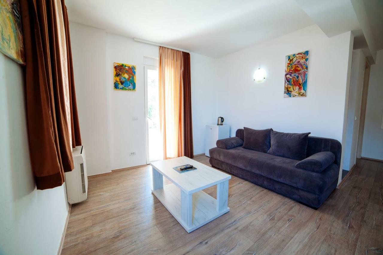Apartments Art Ulcinj Buitenkant foto